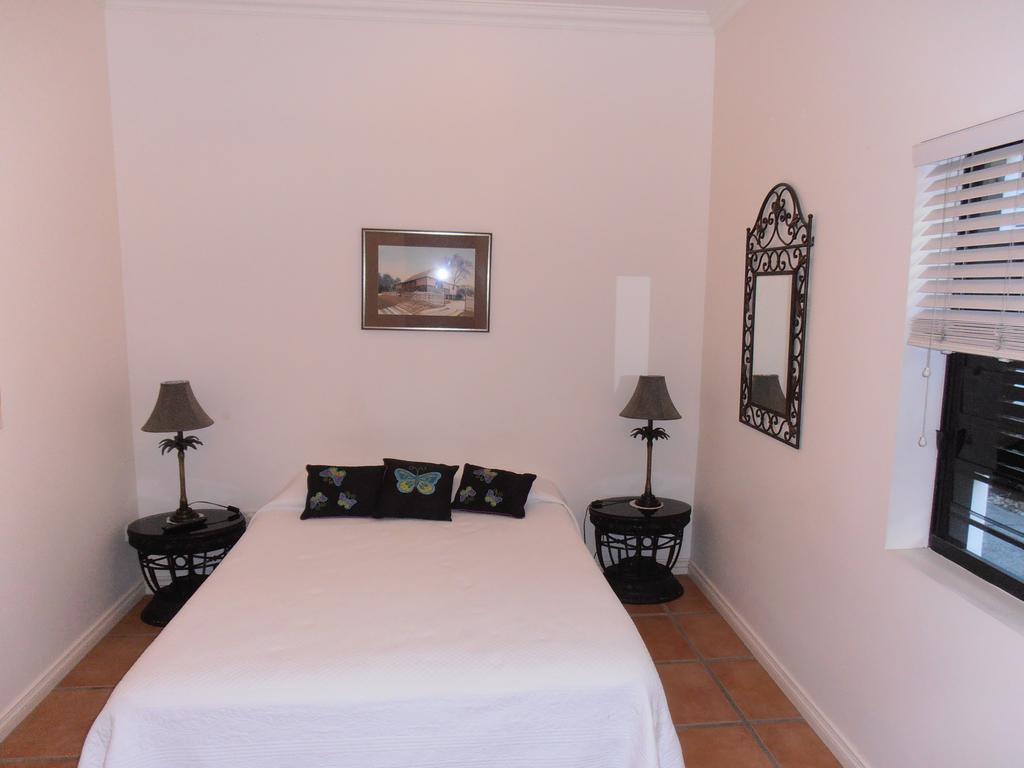 קאירנס Floriana Villas חדר תמונה
